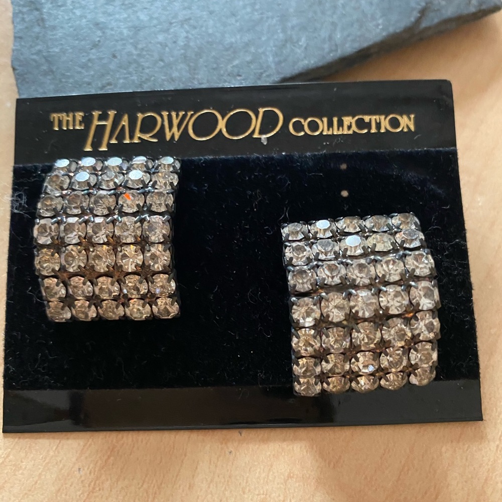 The hardwood collection rhinestone pierced earring